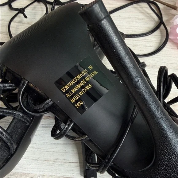 Steve Madden Sonyah Black Lace Up Heels Size 7 - Picture 5 of 6